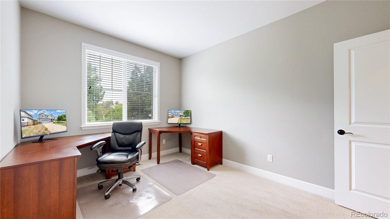 Home Office, Interior