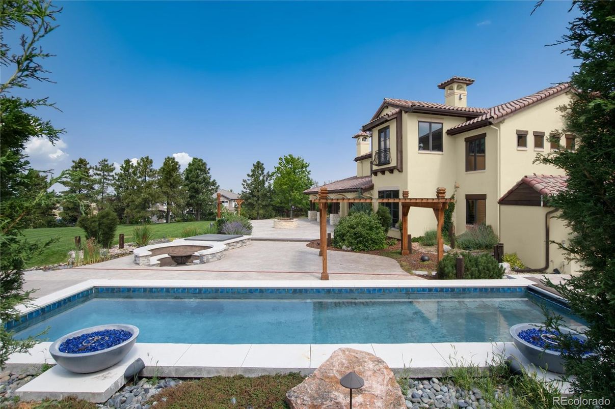Exterior, Pool