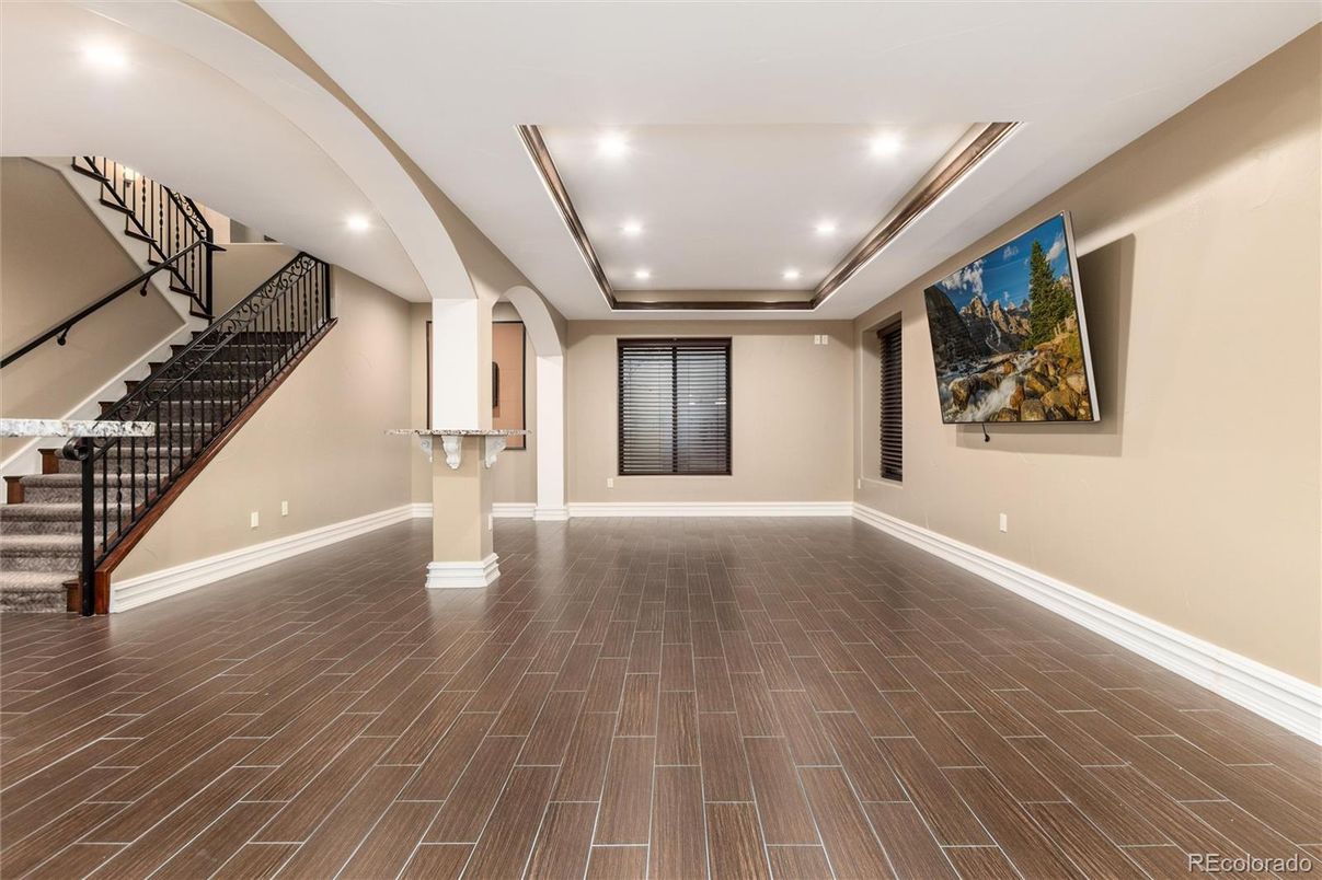 Interior, Recessed Lighting, Wood Texture Flooring