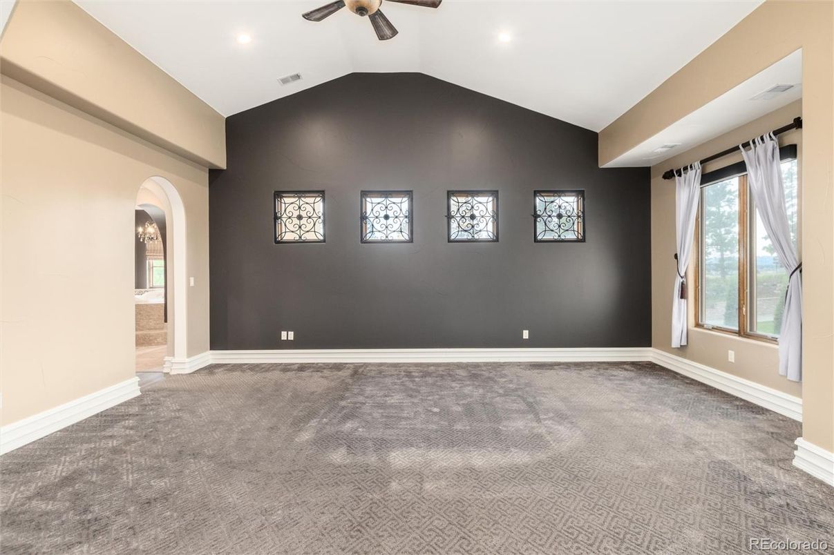 Empty room, Interior, Recessed Lighting
