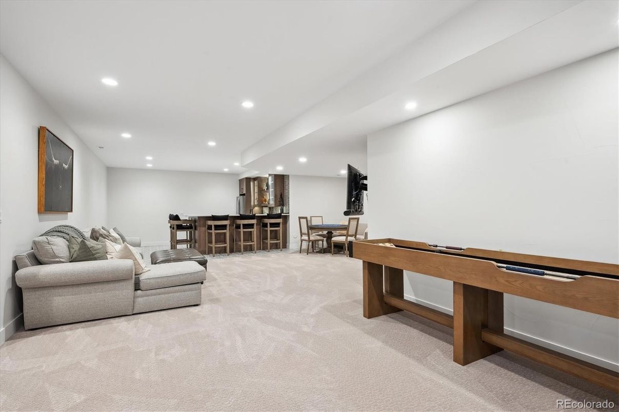 Game Room, Interior, Recessed Lighting