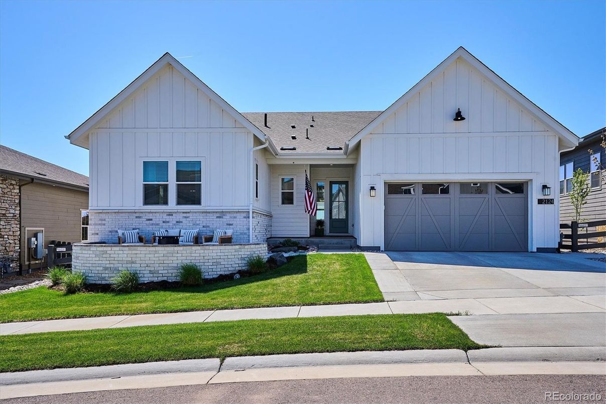 Attached, Exterior, Facade, Farmhouse