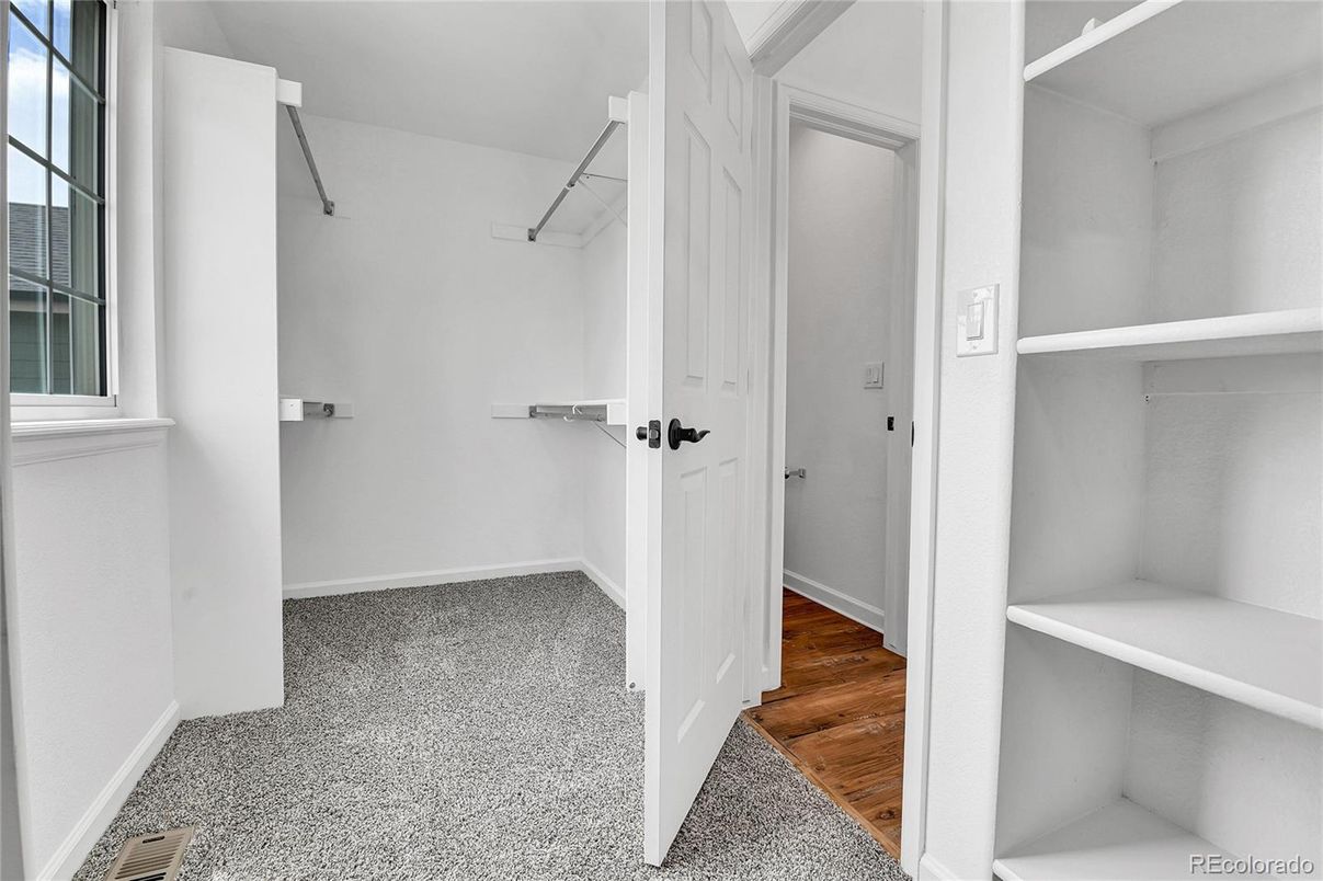 Interior, Walk-in Closets, Wood Texture Flooring