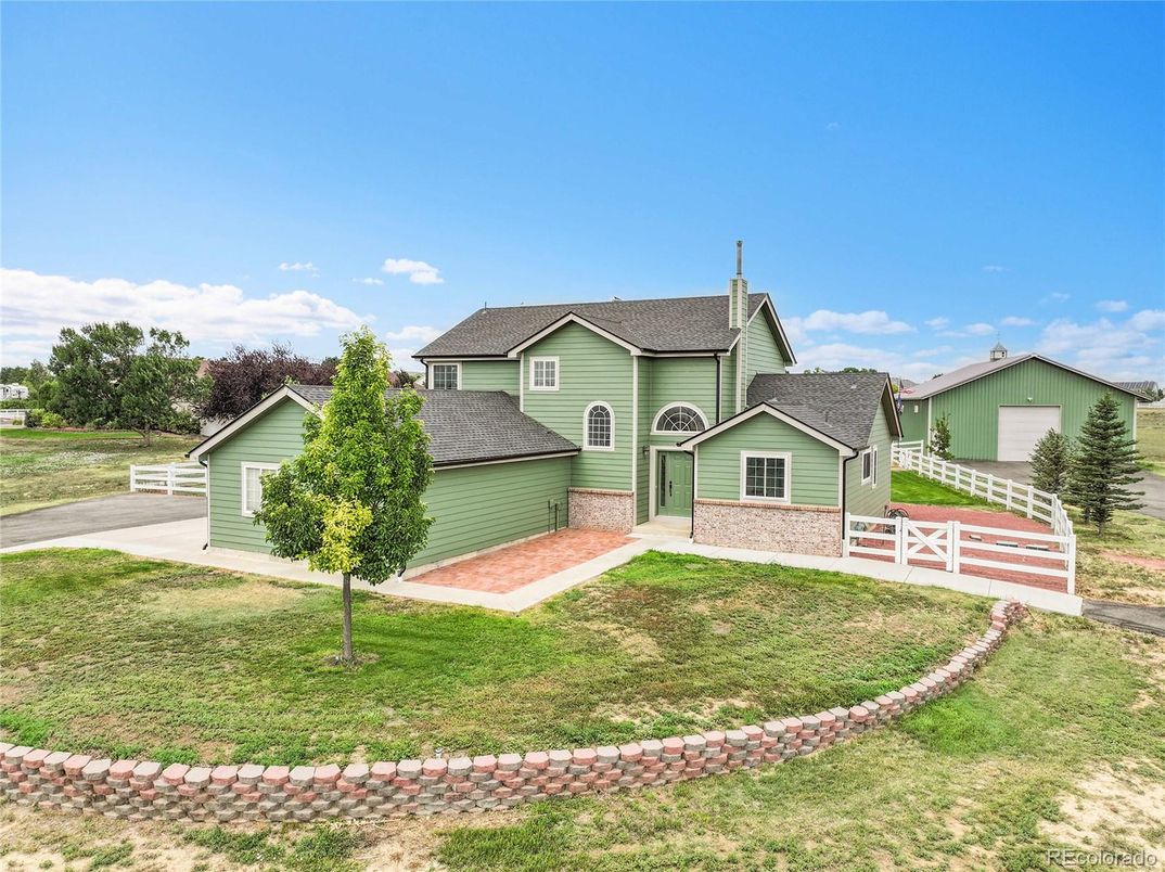 Backyard, Exterior, Facade, Queen Anne Victorian