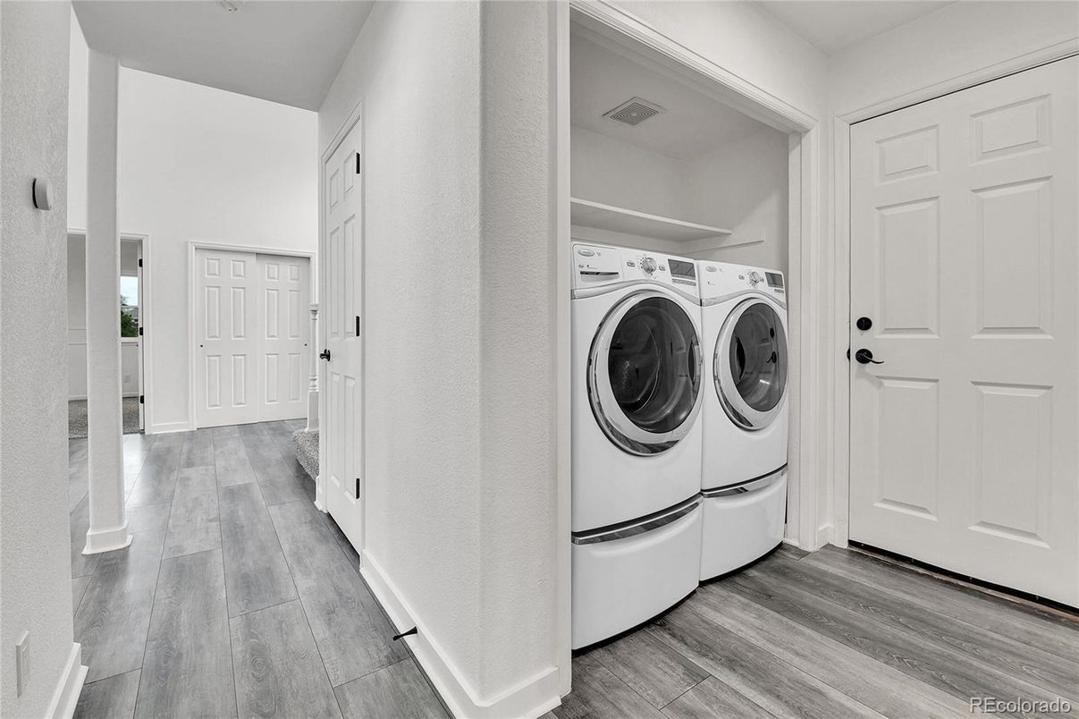 Interior, Utility Closets, Washer, Wood Texture Flooring
