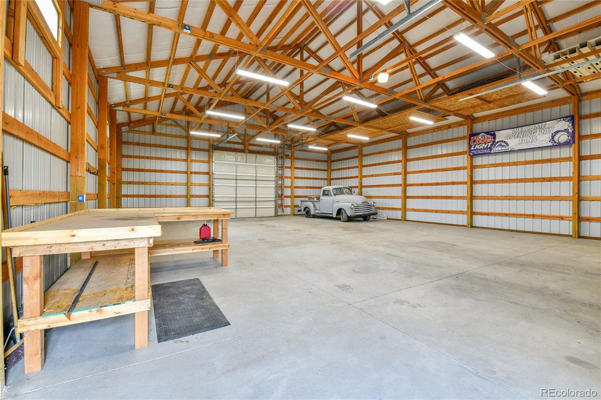 Garage, Interior, Wooden Beams
