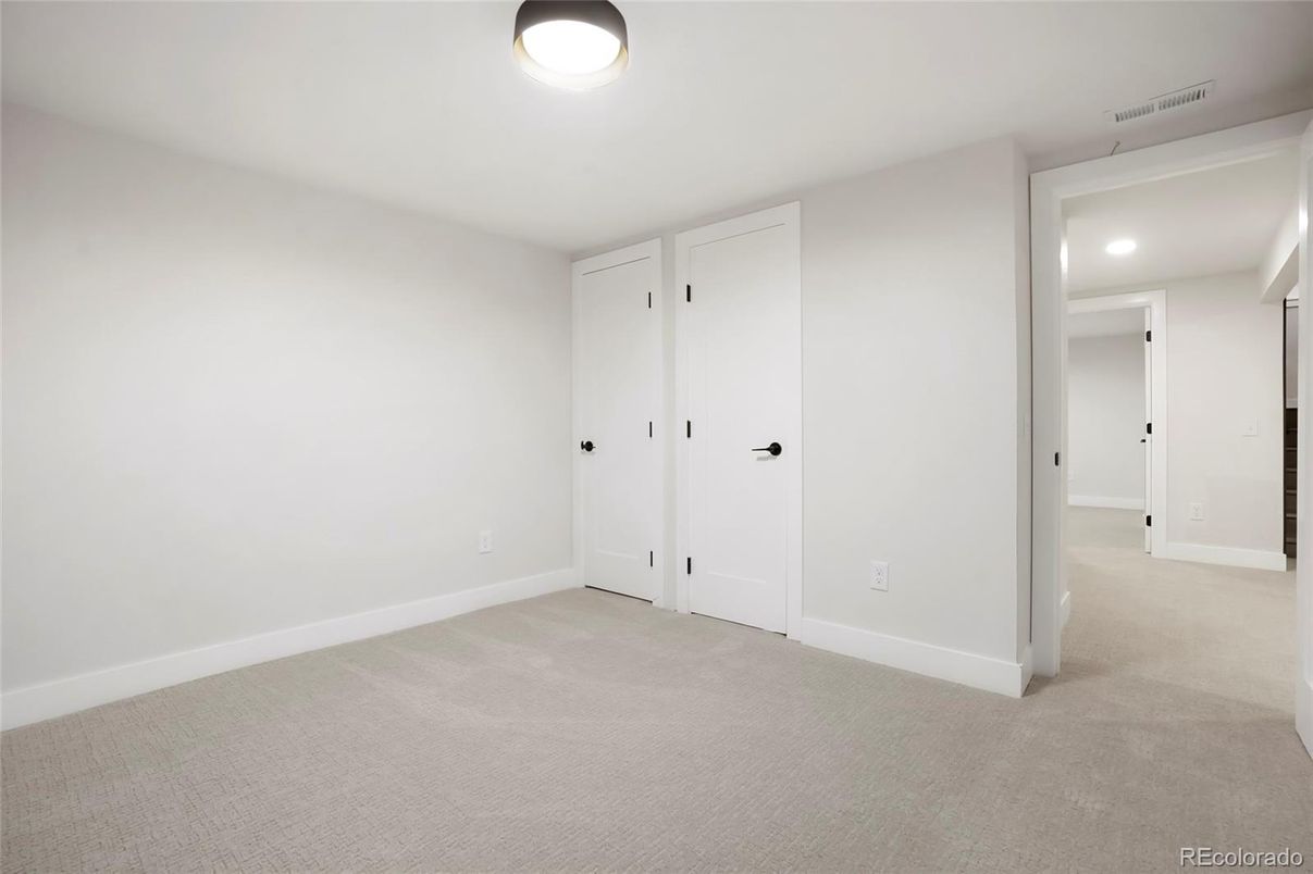 Empty room, Interior, Recessed Lighting
