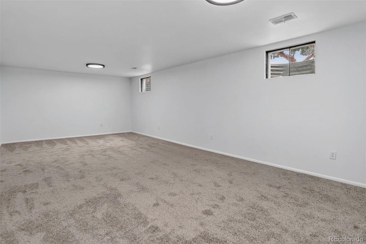 Empty room, Interior, Recessed Lighting
