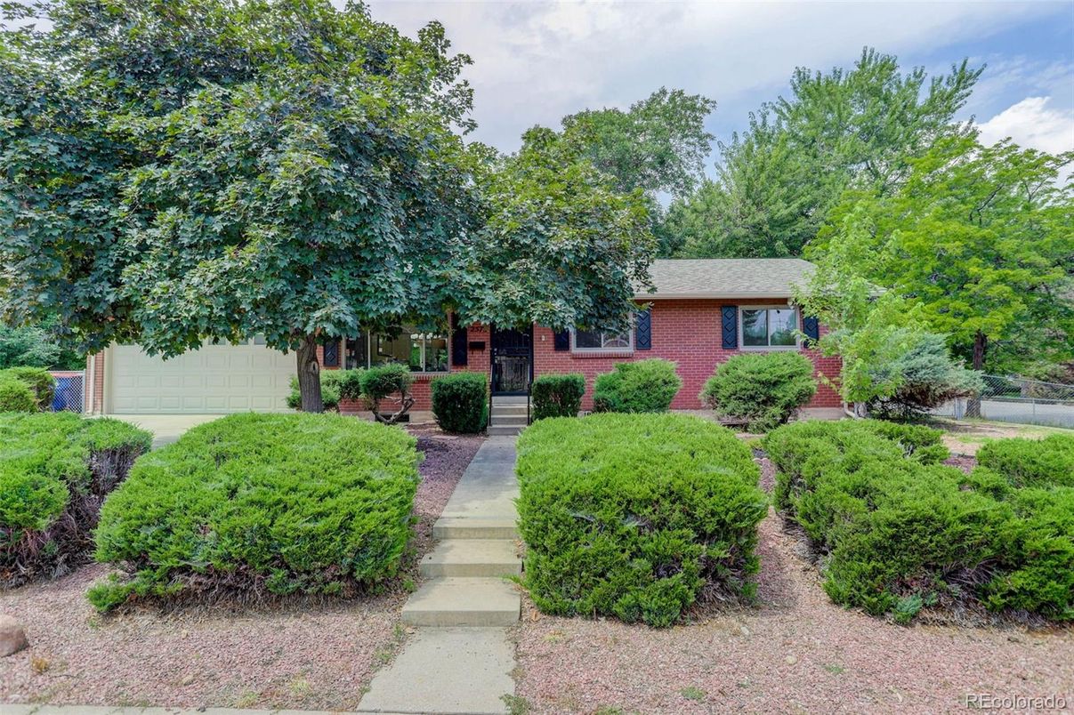 Attached, Exterior, Facade, Brick Facade, Ranch