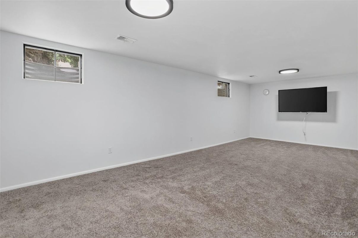 Empty room, Interior, Recessed Lighting