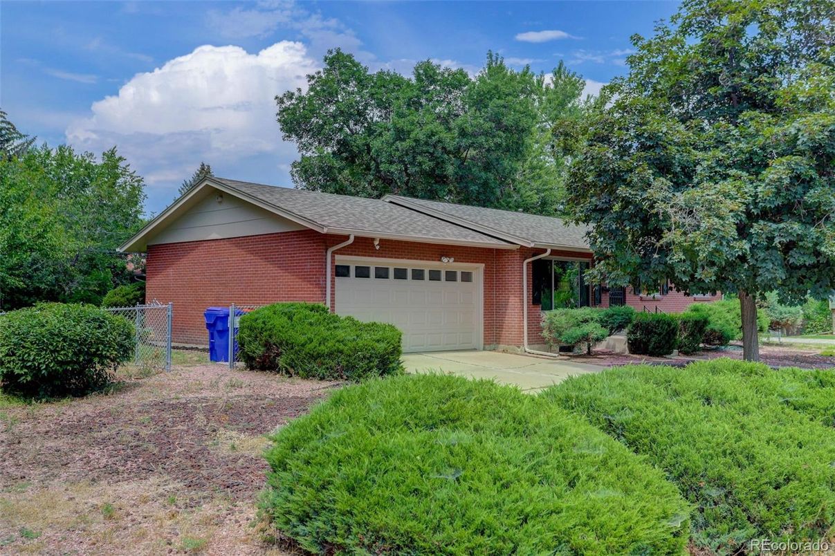 Attached, Exterior, Facade, Brick Facade, Ranch