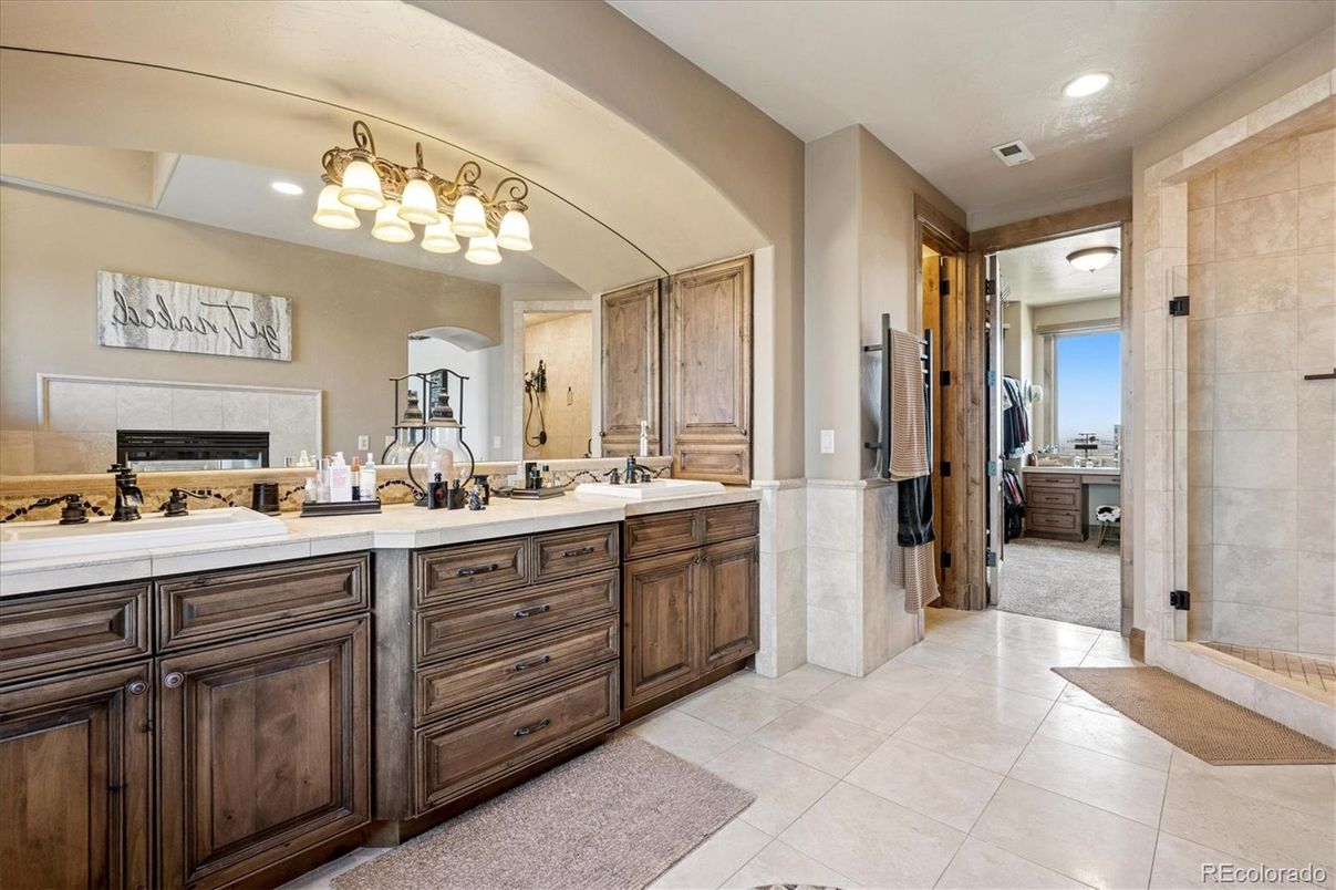 Bathroom, Dual Sink Vanities, Interior, Recessed Lighting