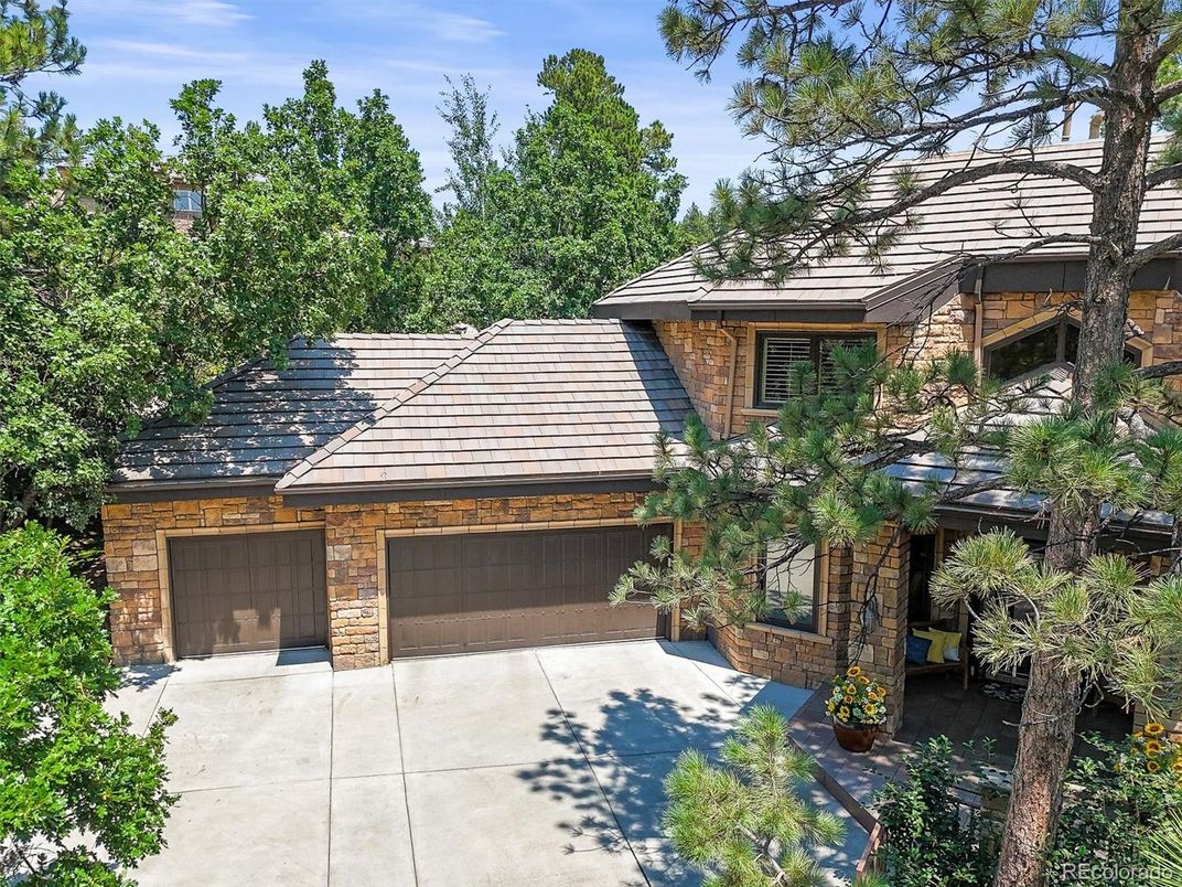Attached, Exterior, Facade, Brick Facade, Log Home