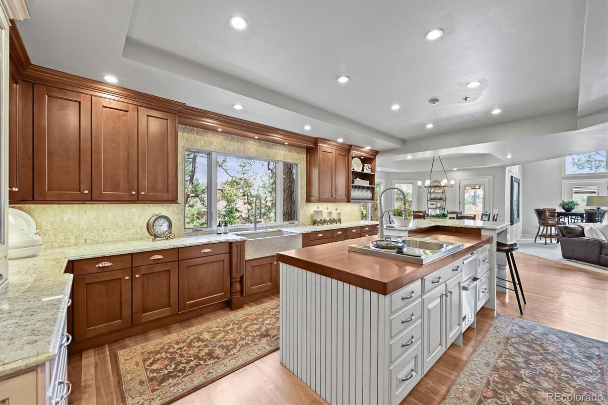 Chandelier, Dining room, Interior, Kitchen, Pendant Lights, Recessed Lighting, Wood Texture Flooring