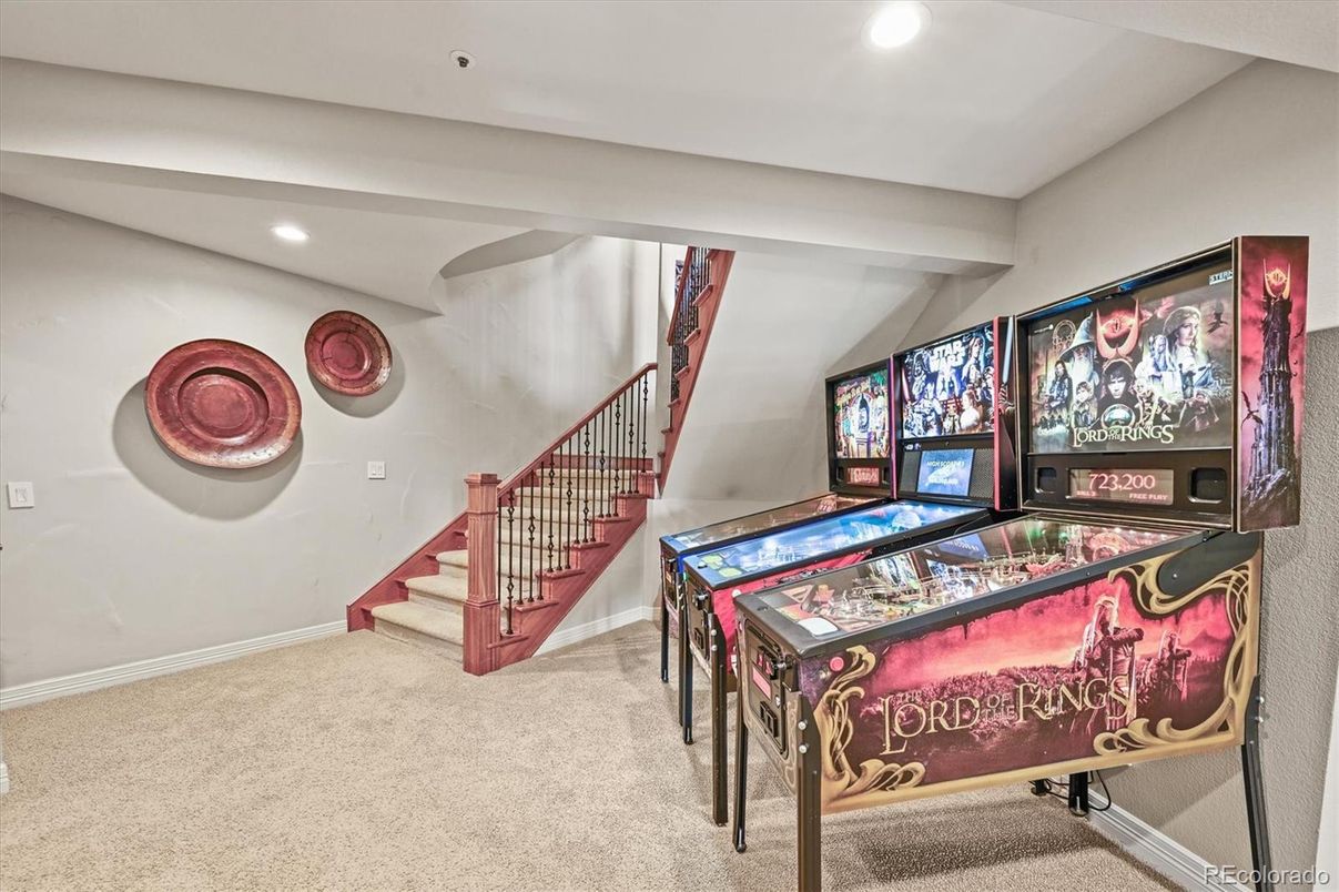 Game Room, Interior, Recessed Lighting