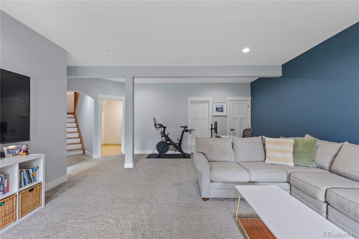 Fitness Equipment, Interior, Living room, Recessed Lighting