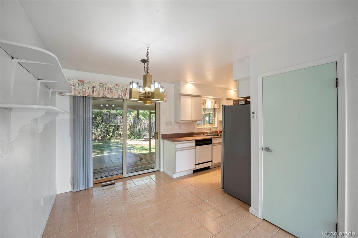 Chandelier, Interior, Kitchen