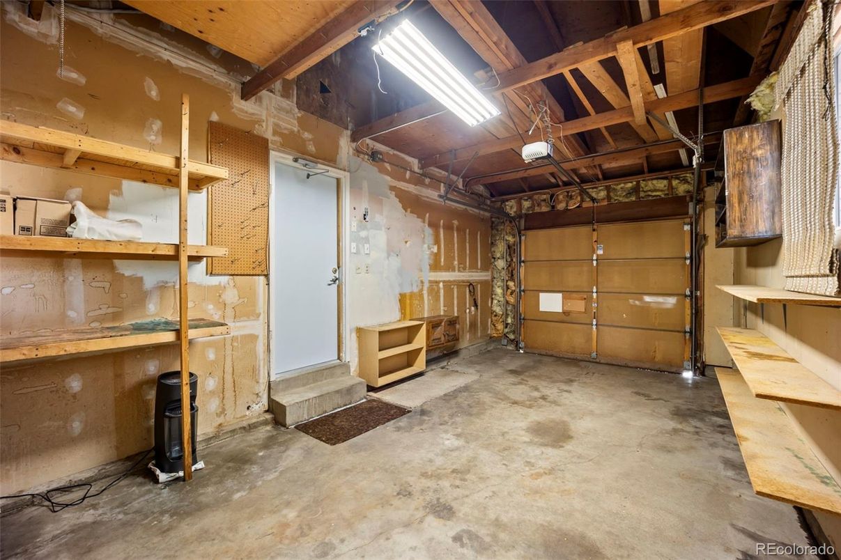 Garage, Interior, Wooden Beams
