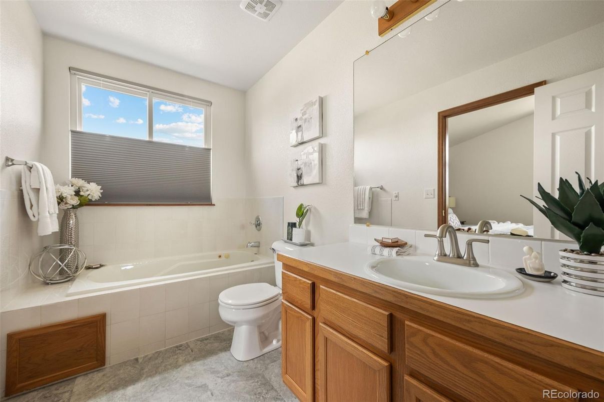 Bathroom, Dual Sink Vanities, Interior