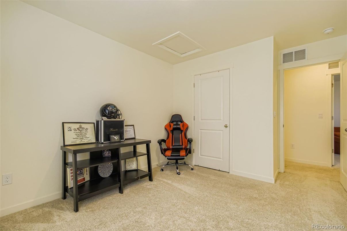 Home Office, Interior