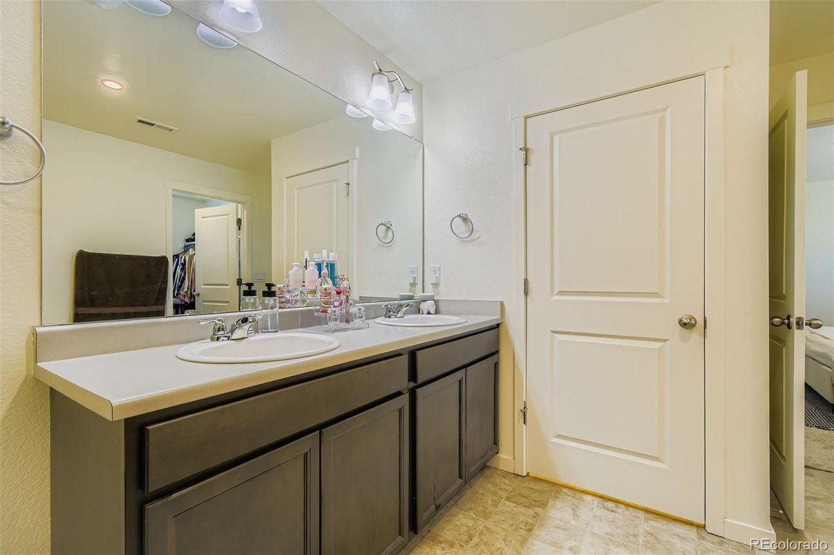 Bathroom, Dual Sink Vanities, Interior, Recessed Lighting