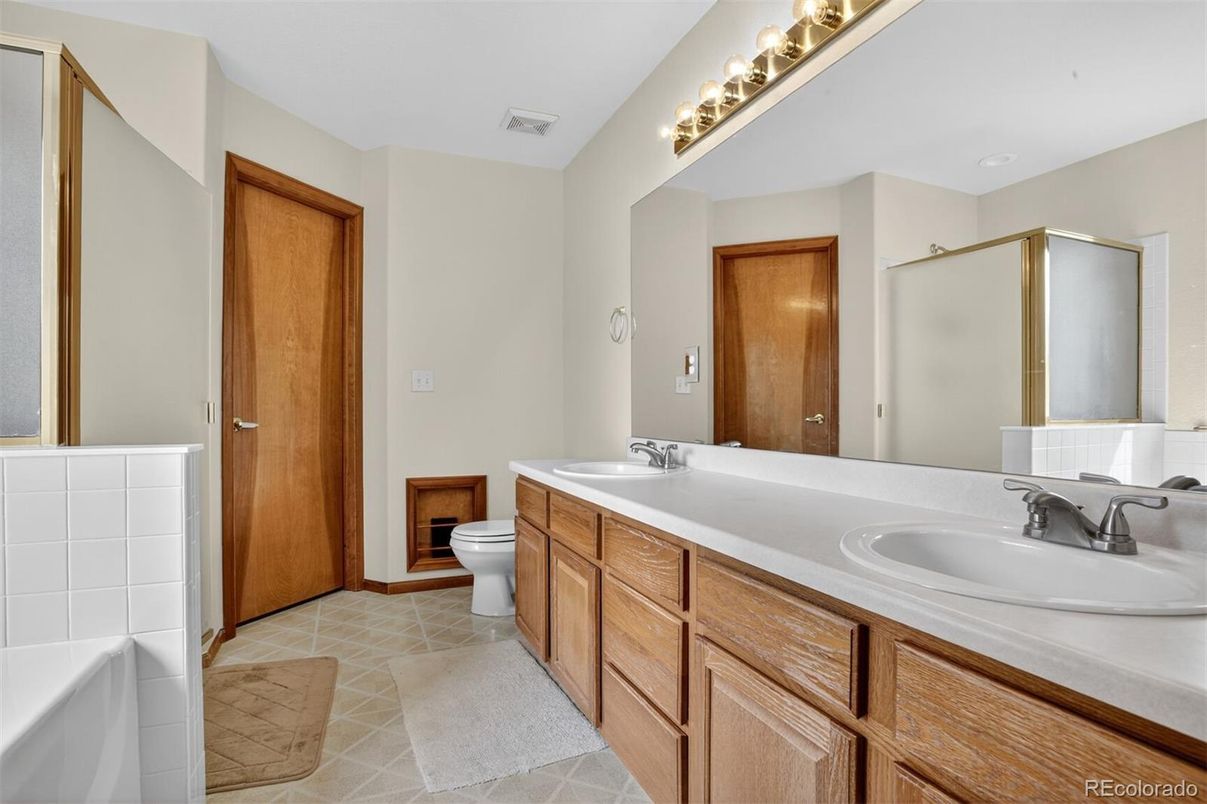 Bathroom, Dual Sink Vanities, Interior