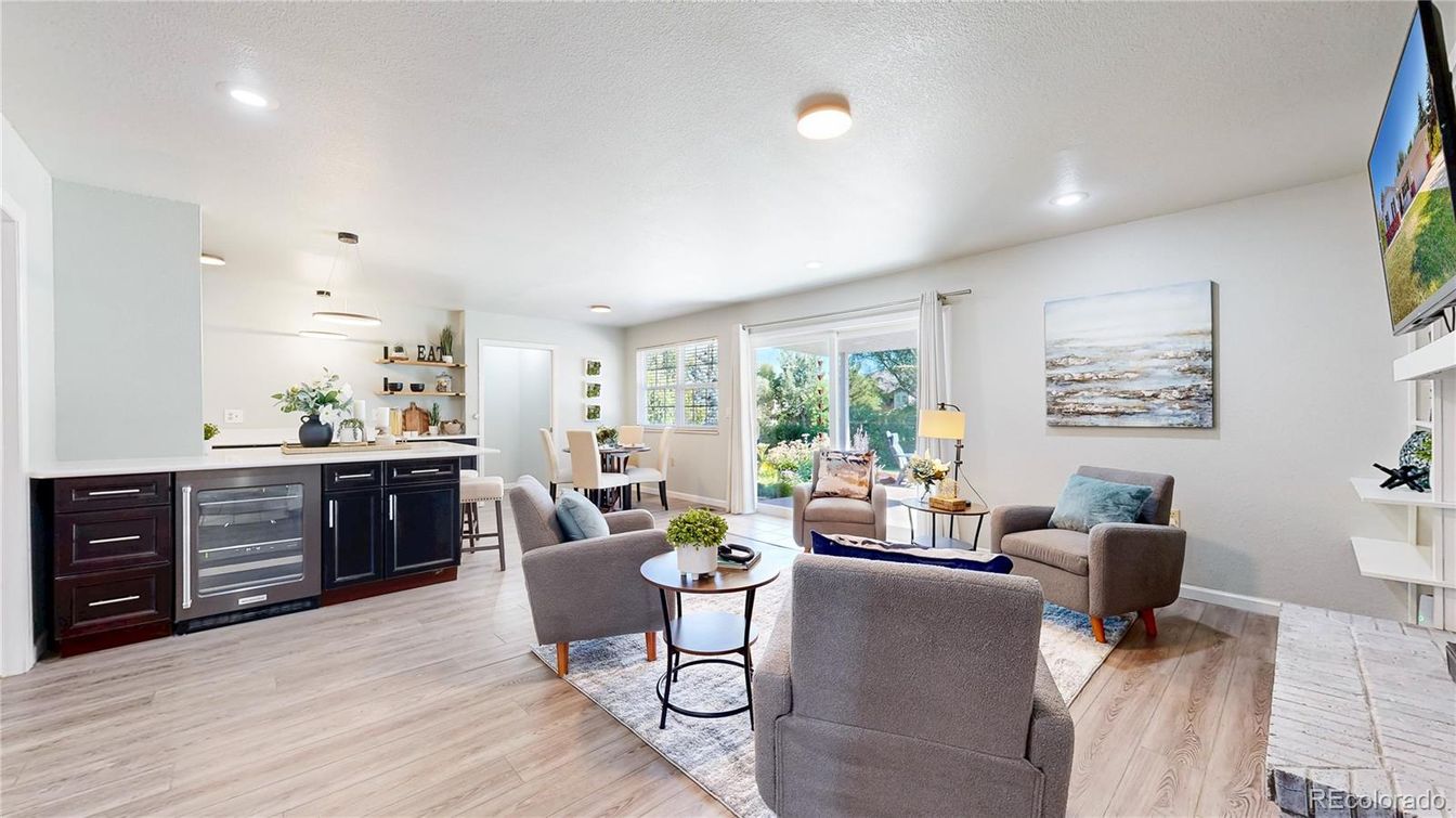 Dining room, Interior, Living room, Pendant Lights, Recessed Lighting, Wood Texture Flooring