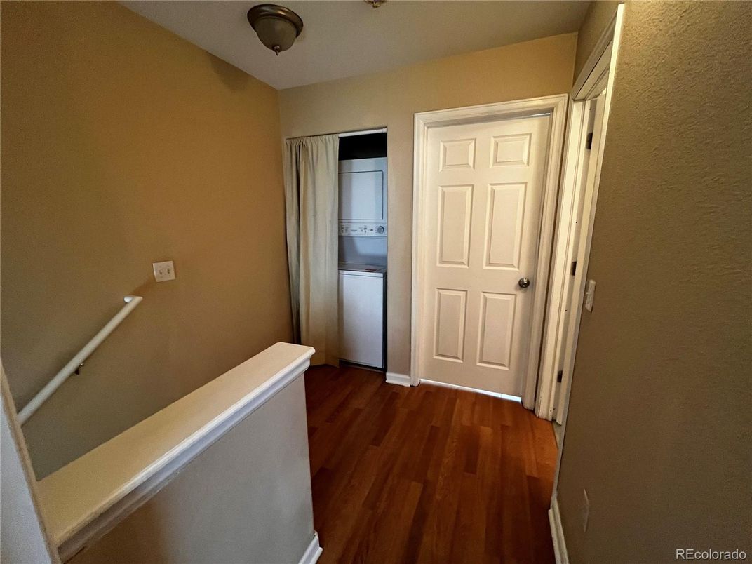 Interior, Washer, Wood Texture Flooring
