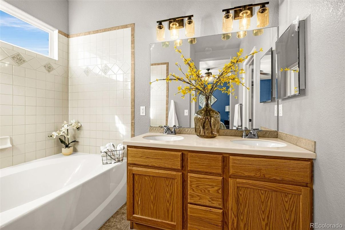 Bathroom, Dual Sink Vanities, Interior