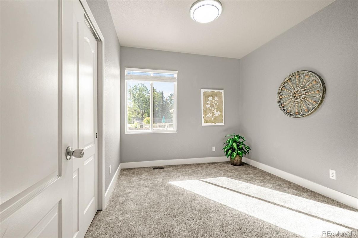 Empty room, Interior