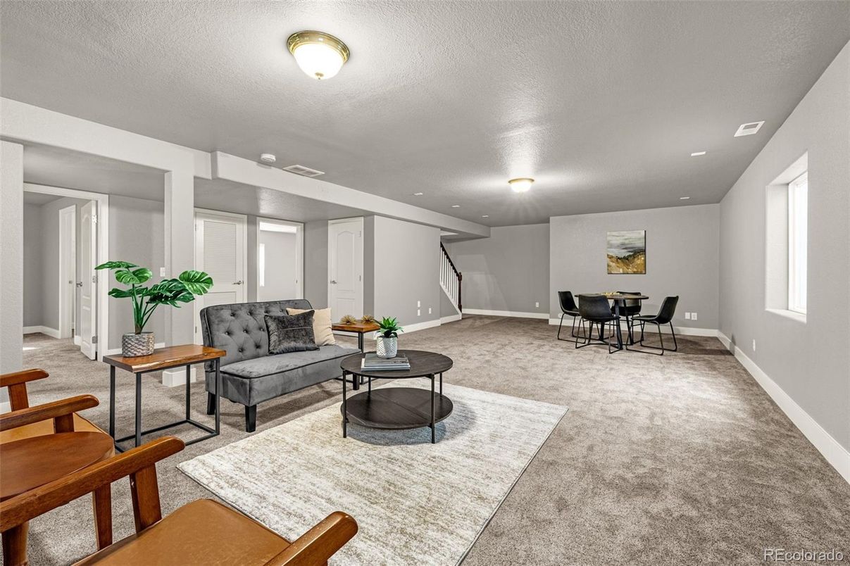 Dining room, Interior, Recessed Lighting