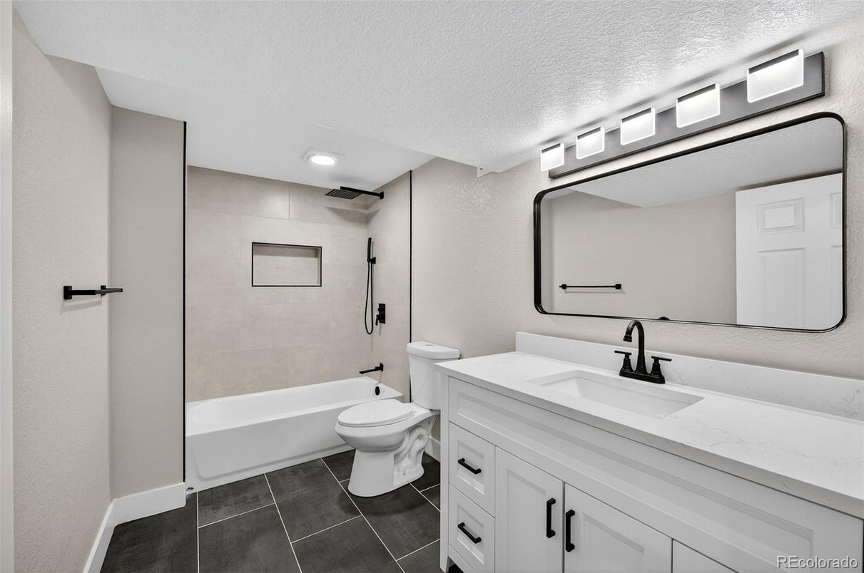 Bathroom, Interior, Recessed Lighting