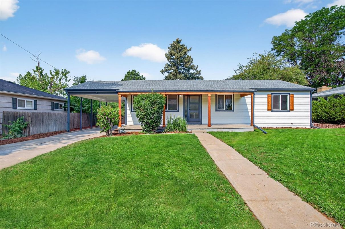 Backyard, Exterior, Facade, Ranch