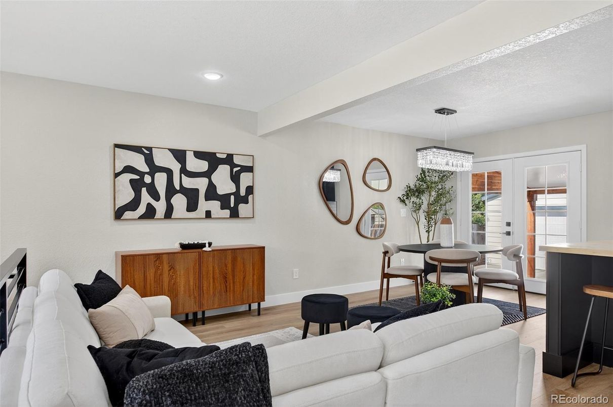 Chandelier, Dining room, Interior, Living room, Recessed Lighting, Wood Texture Flooring