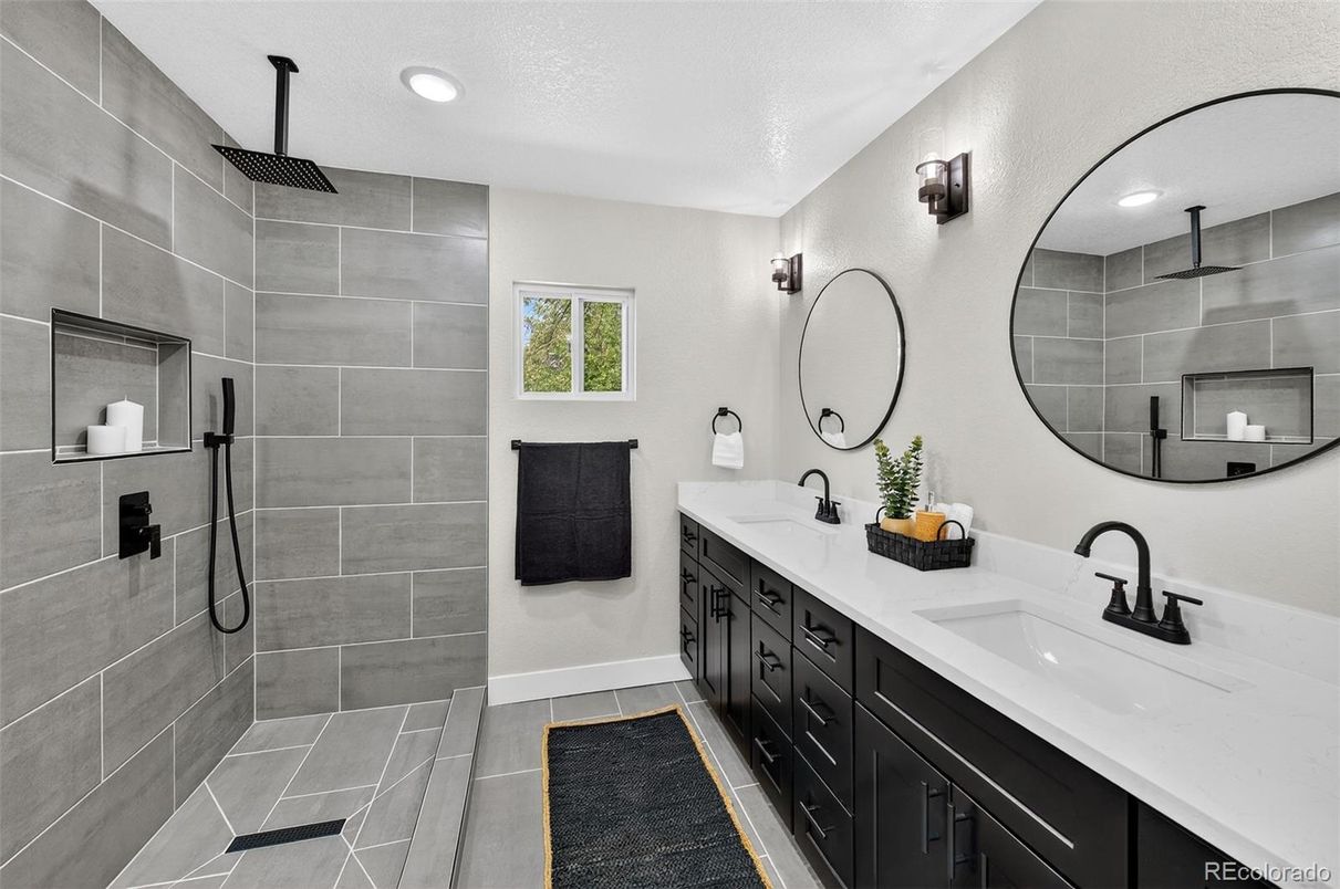Bathroom, Dual Sink Vanities, Interior, Recessed Lighting