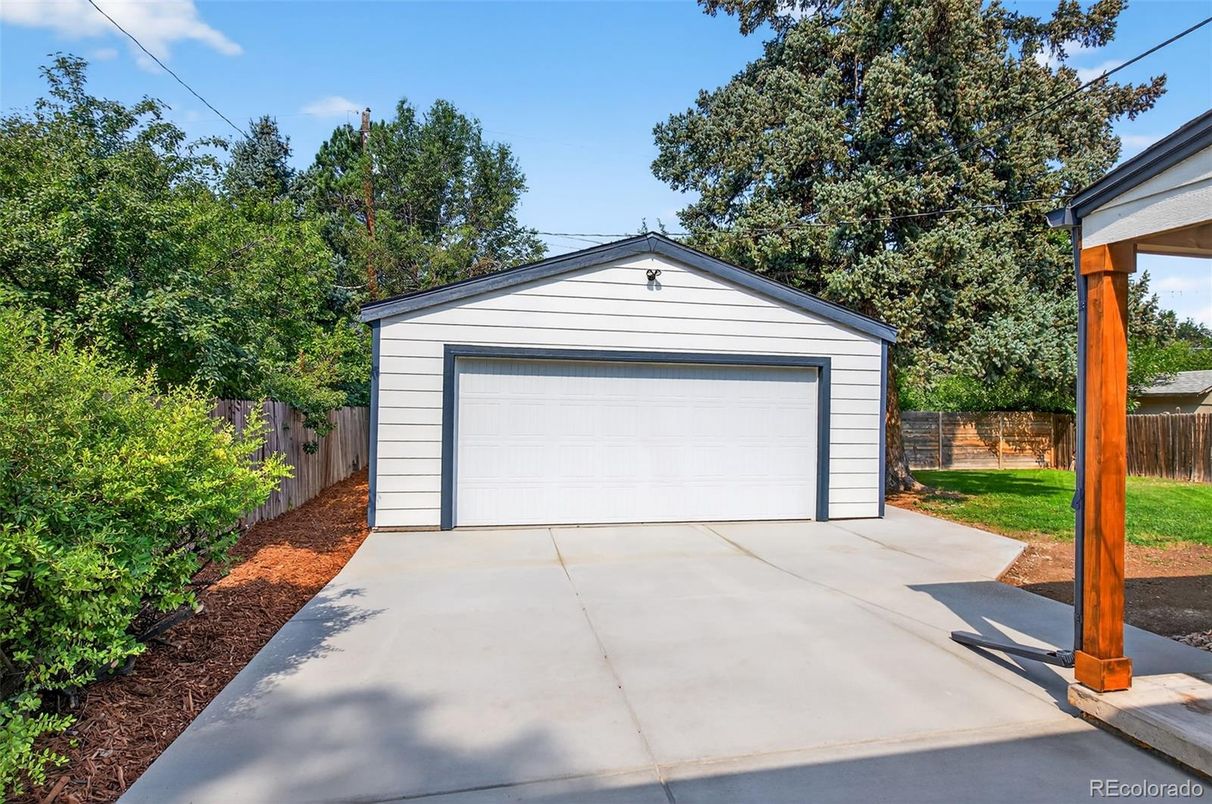 Detached Garage, Exterior