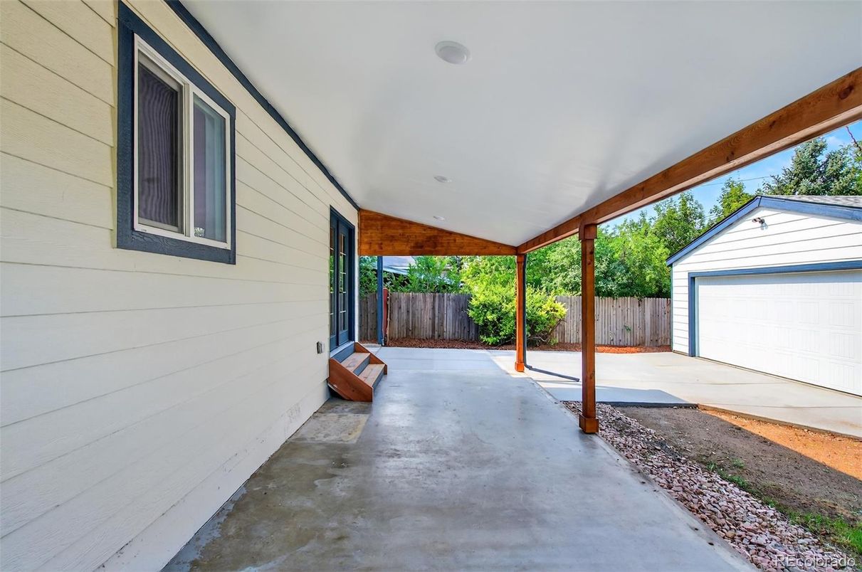 Detached Garage, Exterior