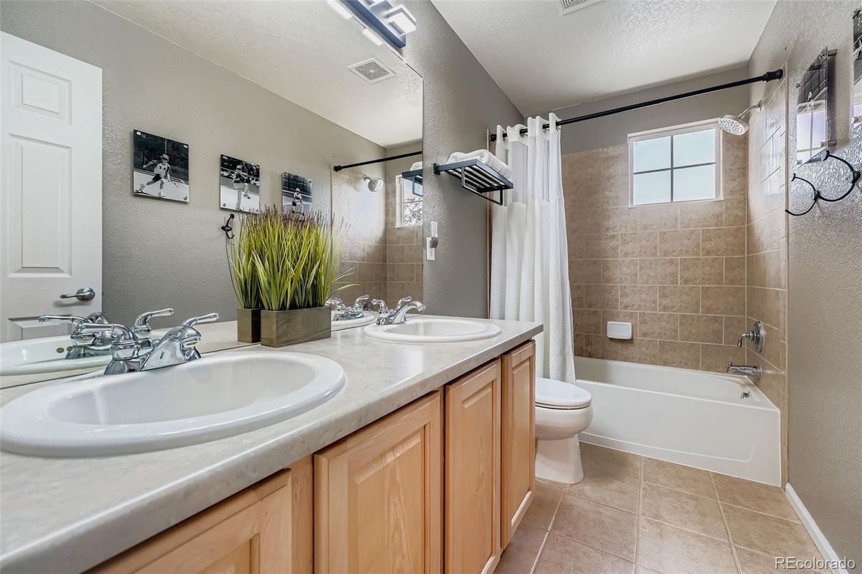 Bathroom, Dual Sink Vanities, Interior