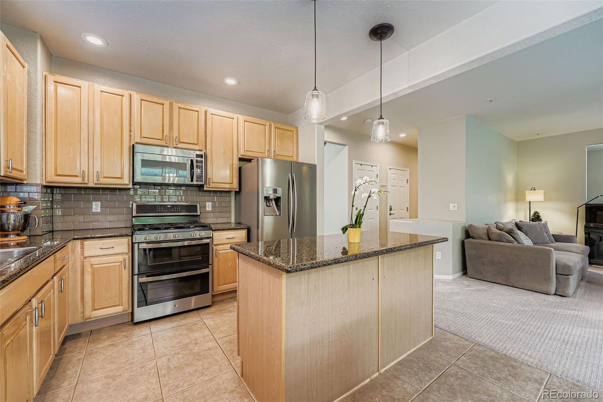 Interior, Kitchen, Living room, Pendant Lights, Recessed Lighting, Stainless Steel Appliances