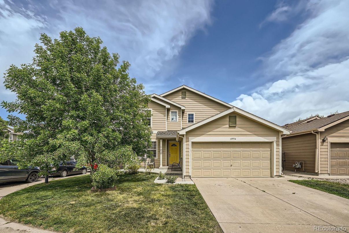 Attached, Exterior, Facade, American Craftsman