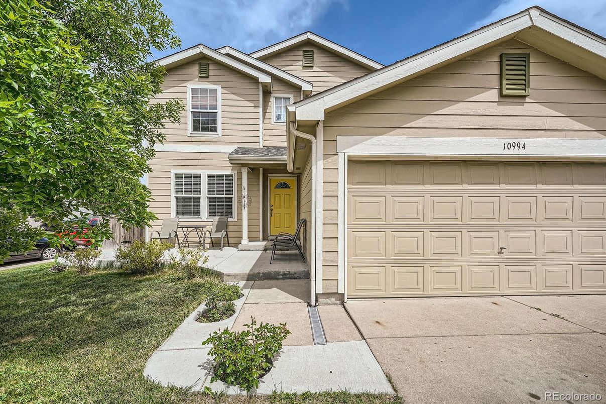 Attached, Exterior, Facade, American Craftsman