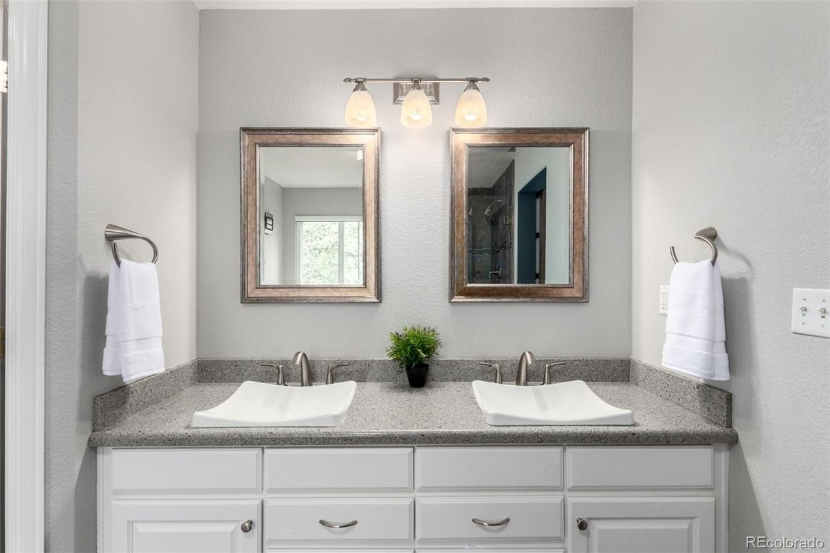Bathroom, Dual Sink Vanities, Interior