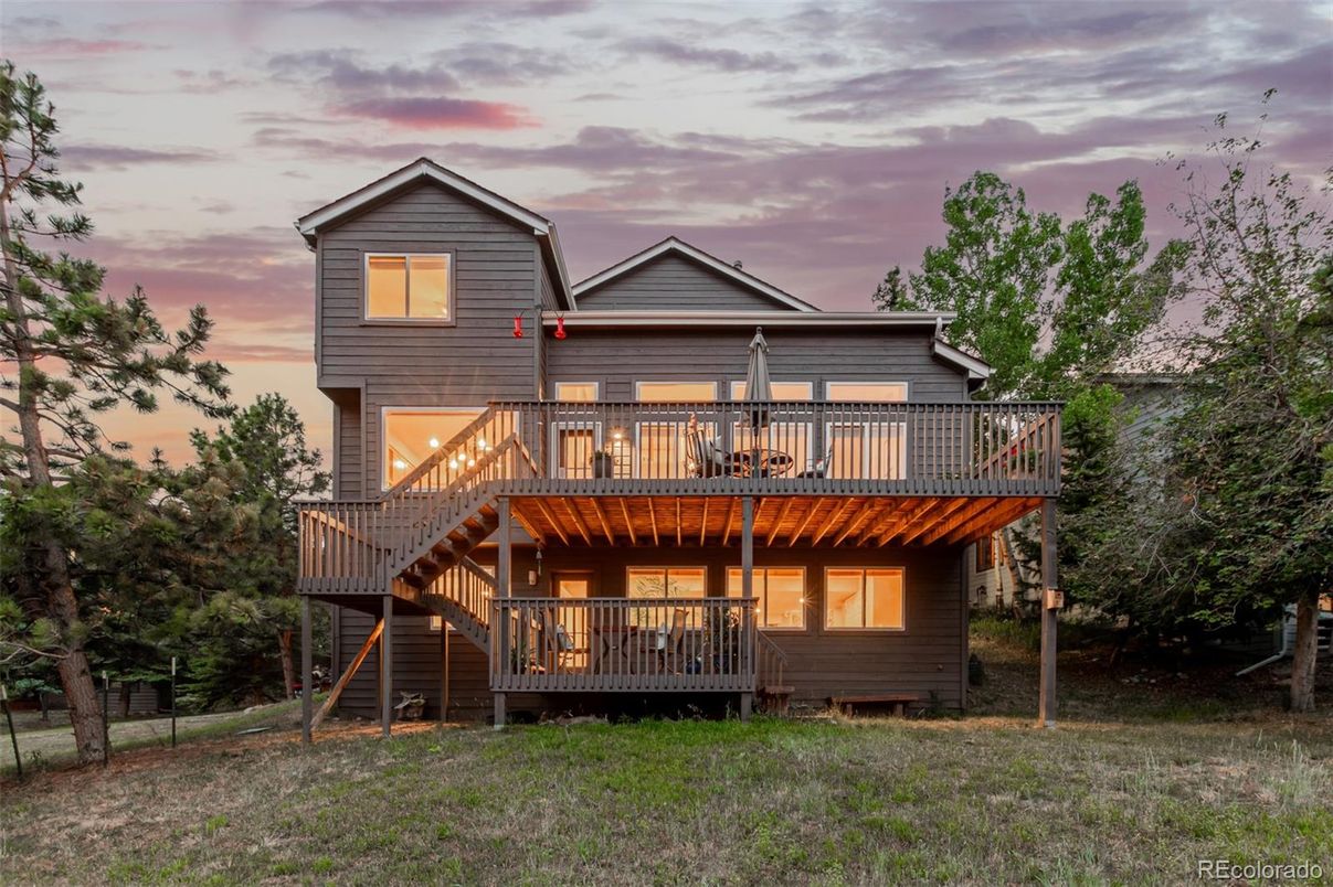 Exterior, Facade, Log Home