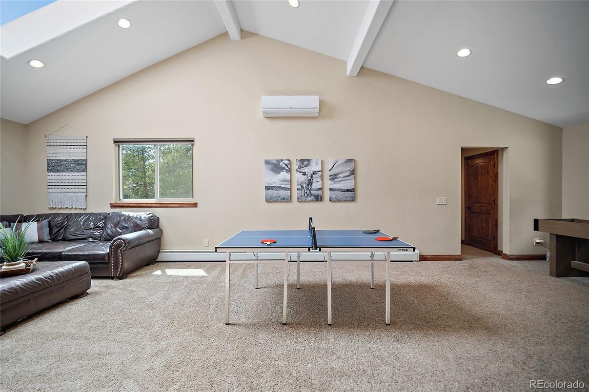Game Room, Interior, Recessed Lighting