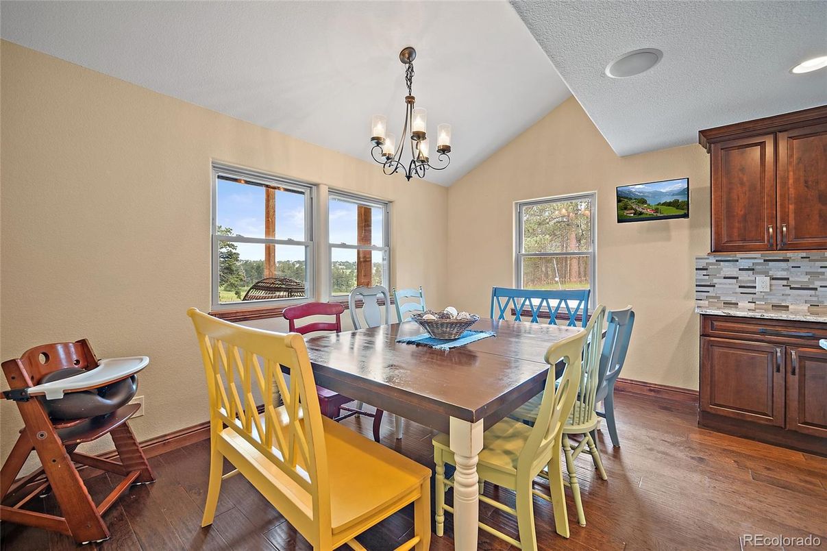 Chandelier, Dining room, Interior, Recessed Lighting, Wood Texture Flooring