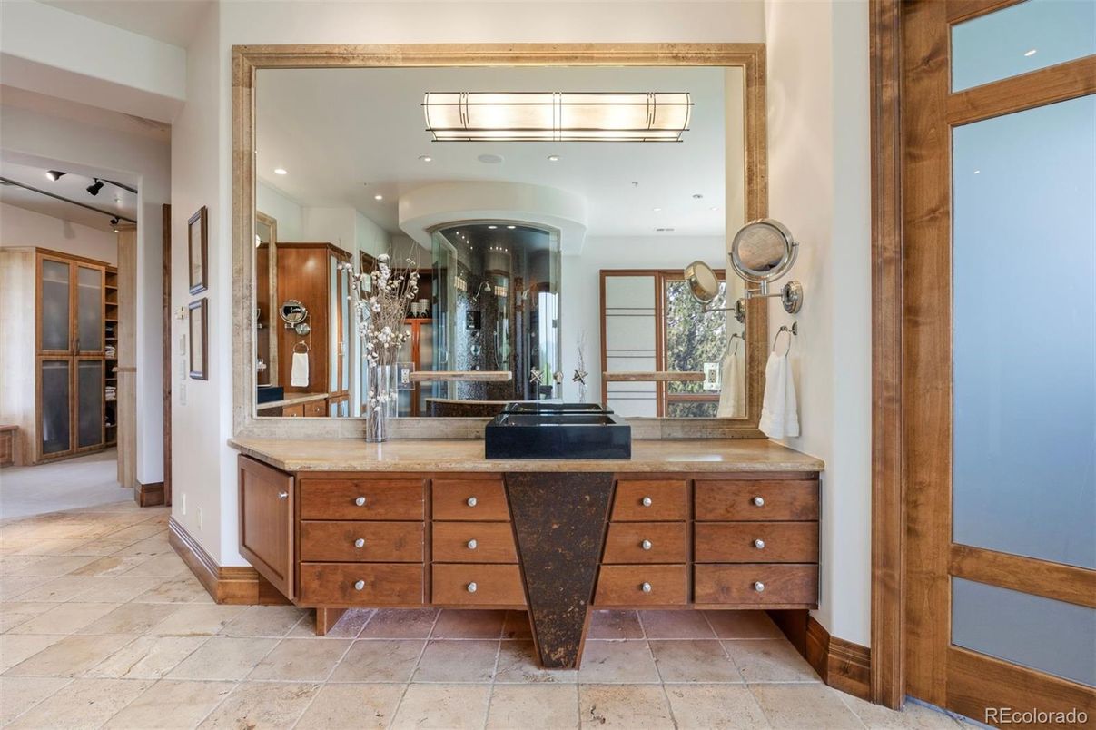 Bathroom, Dual Sink Vanities, Interior, Recessed Lighting