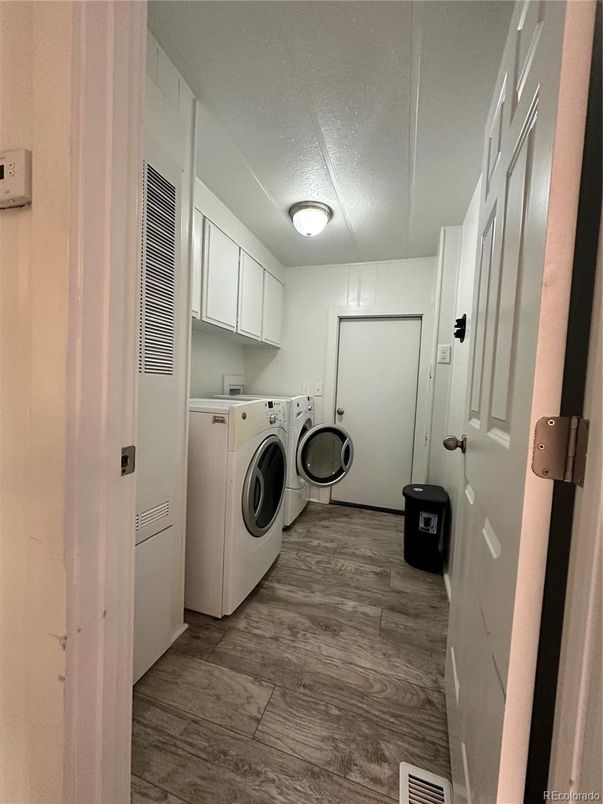 Interior, Washer, Wood Texture Flooring