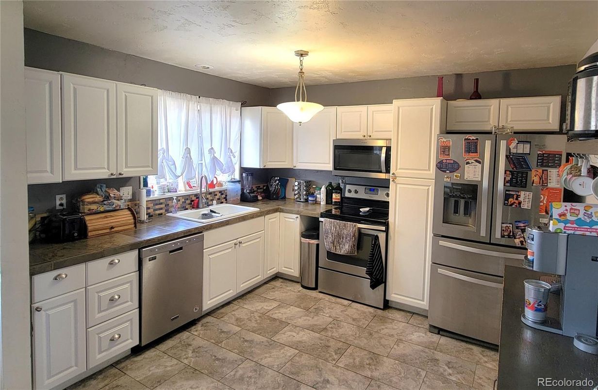 Interior, Kitchen, Pendant Lights, Stainless Steel Appliances