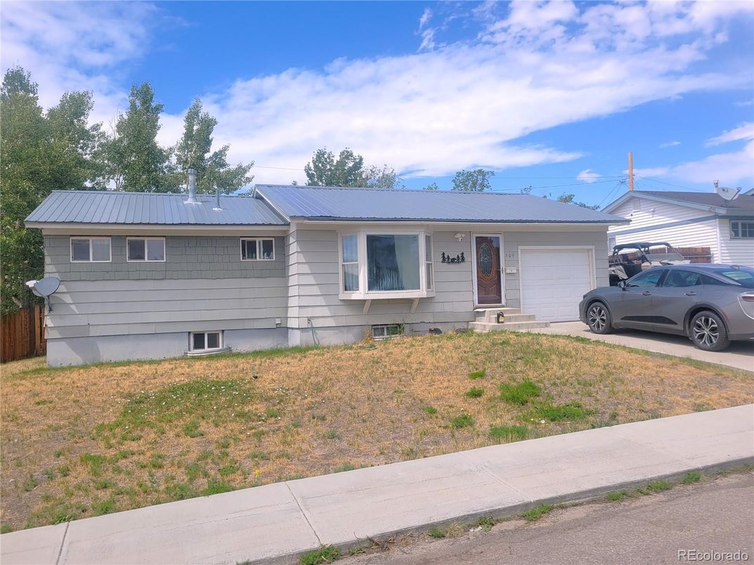 Attached, Exterior, Facade, Solar Panels, Ranch