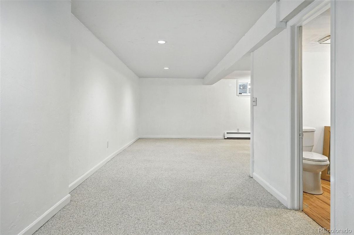 Bathroom, Empty room, Interior, Recessed Lighting